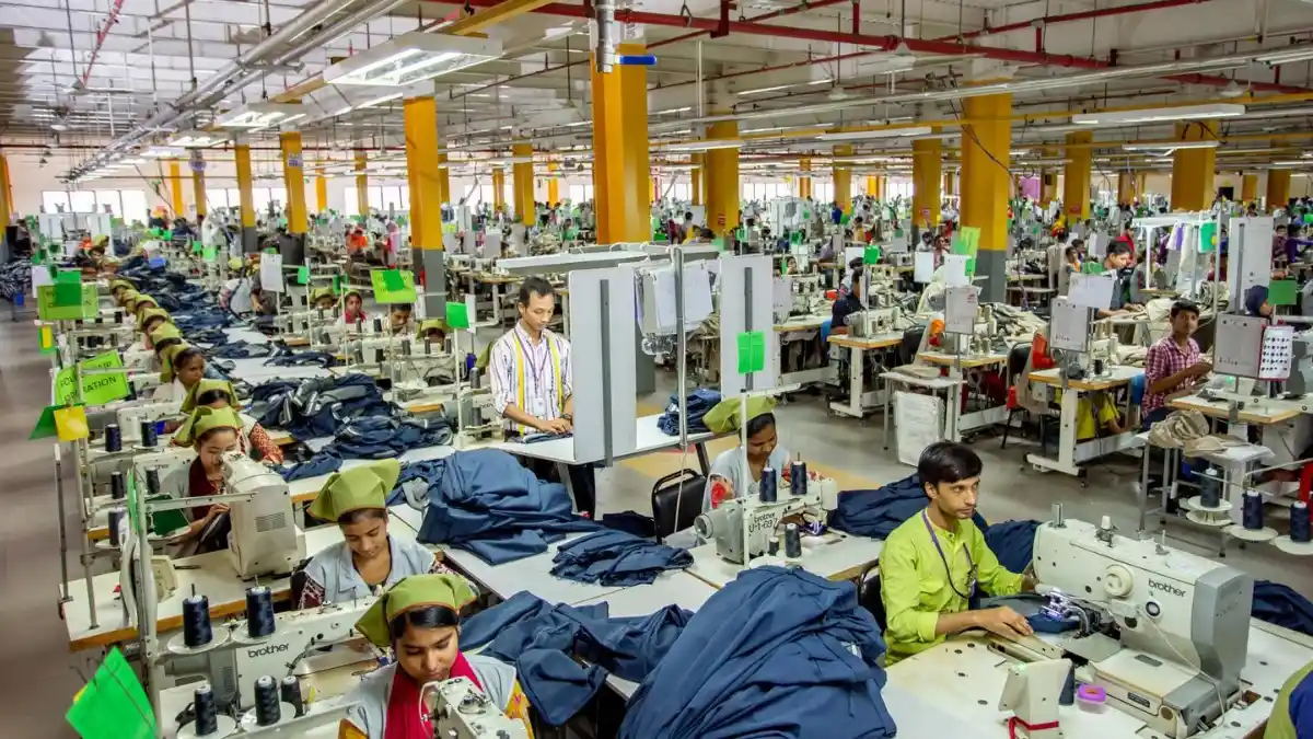 From Tech Pack to Shipment: The Complete Apparel Production Process for International Clothing Brands